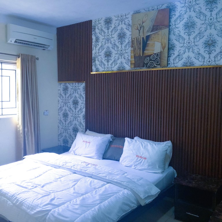 Bentley Hotels & Suites-Room Pleasant